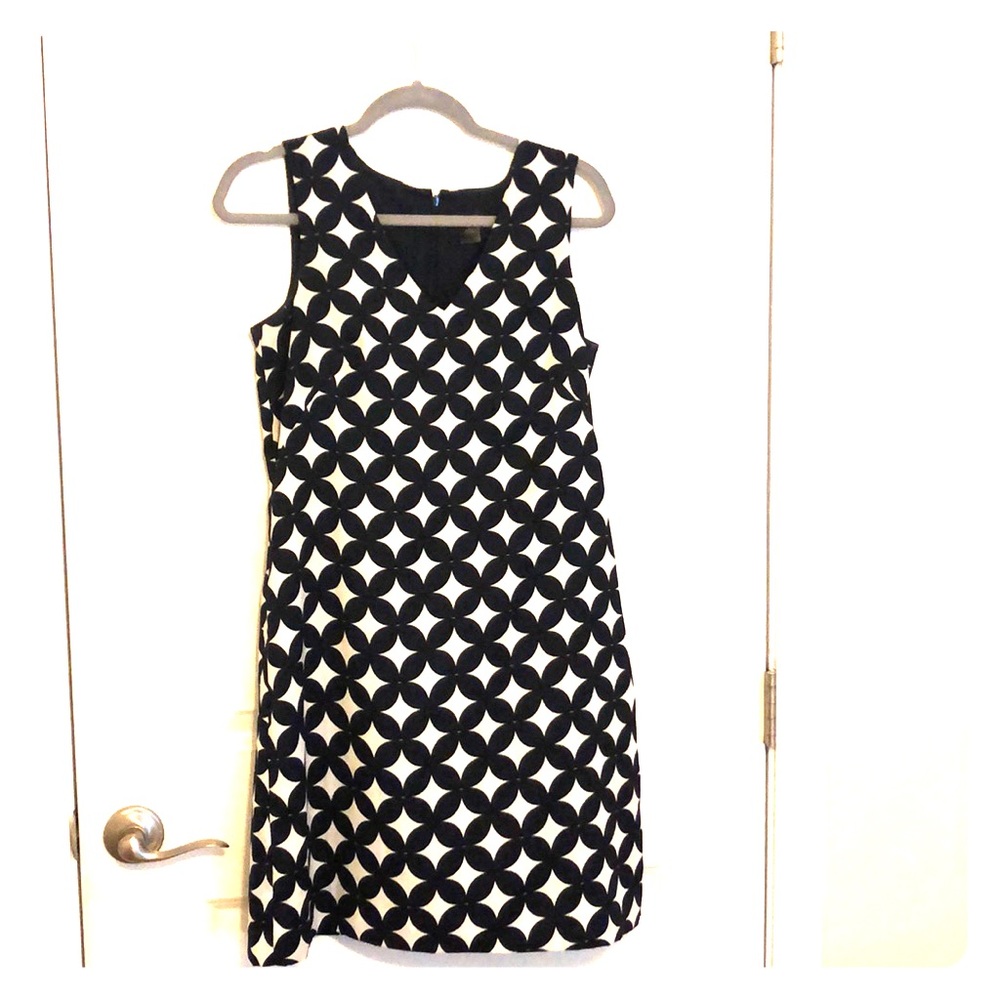 Ann Taylor sleeveless navy/off white shift dress
